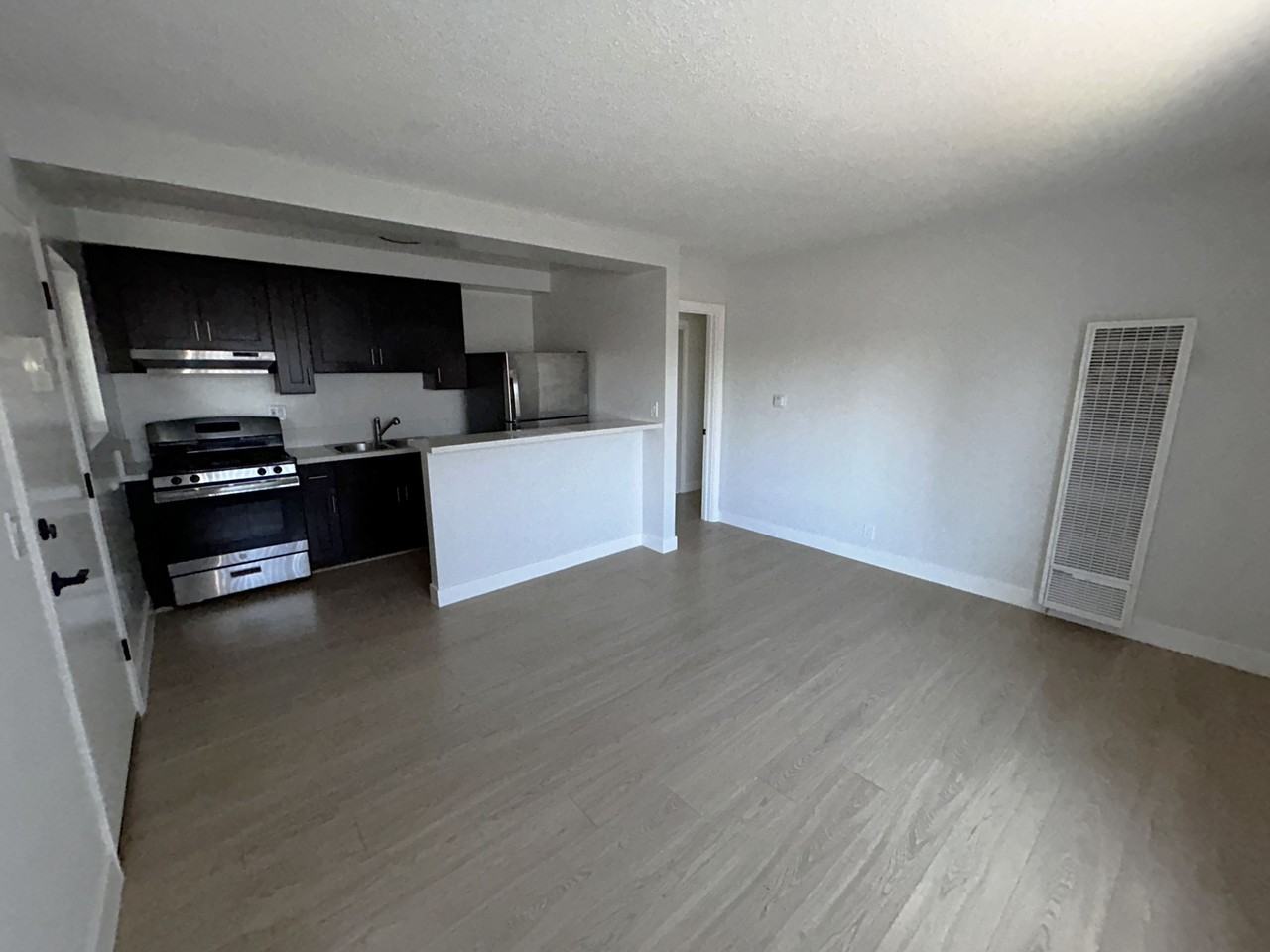 3113 - 650 W. Gardena Blvd. - Photo 4 of 14