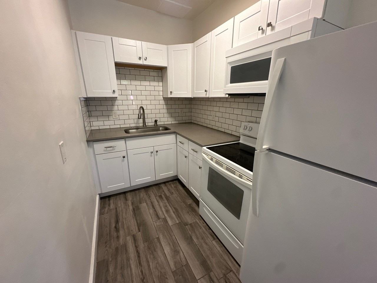 5914 East Washington Street - Photo 4 of 29