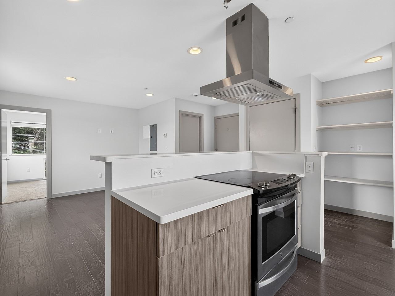 2110 W Dravus St, Seattle - Photo 3 of 18