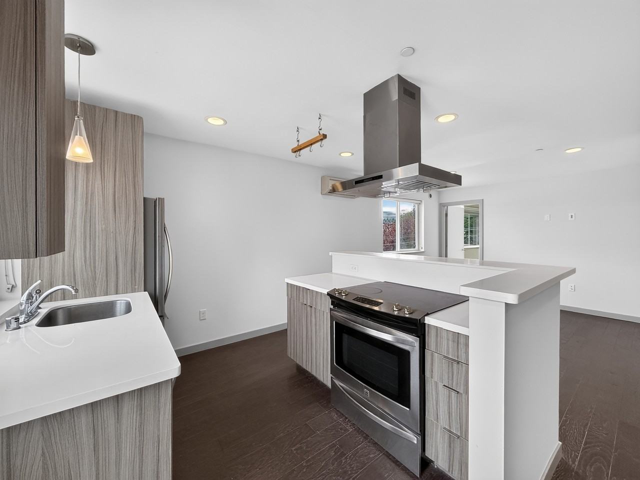 2110 W Dravus St, Seattle - Photo 4 of 18