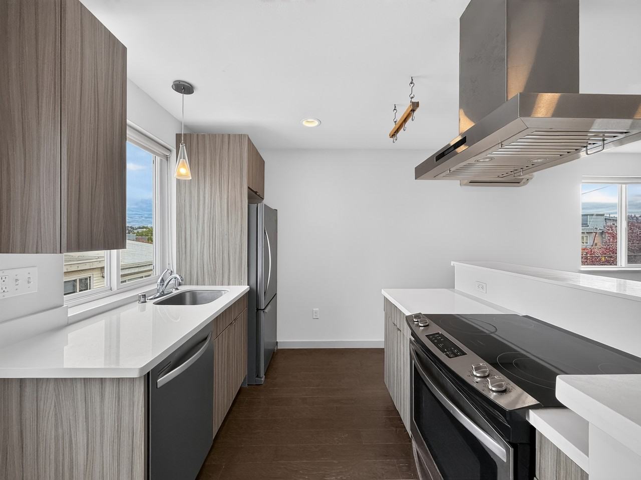 2110 W Dravus St, Seattle - Photo 5 of 18