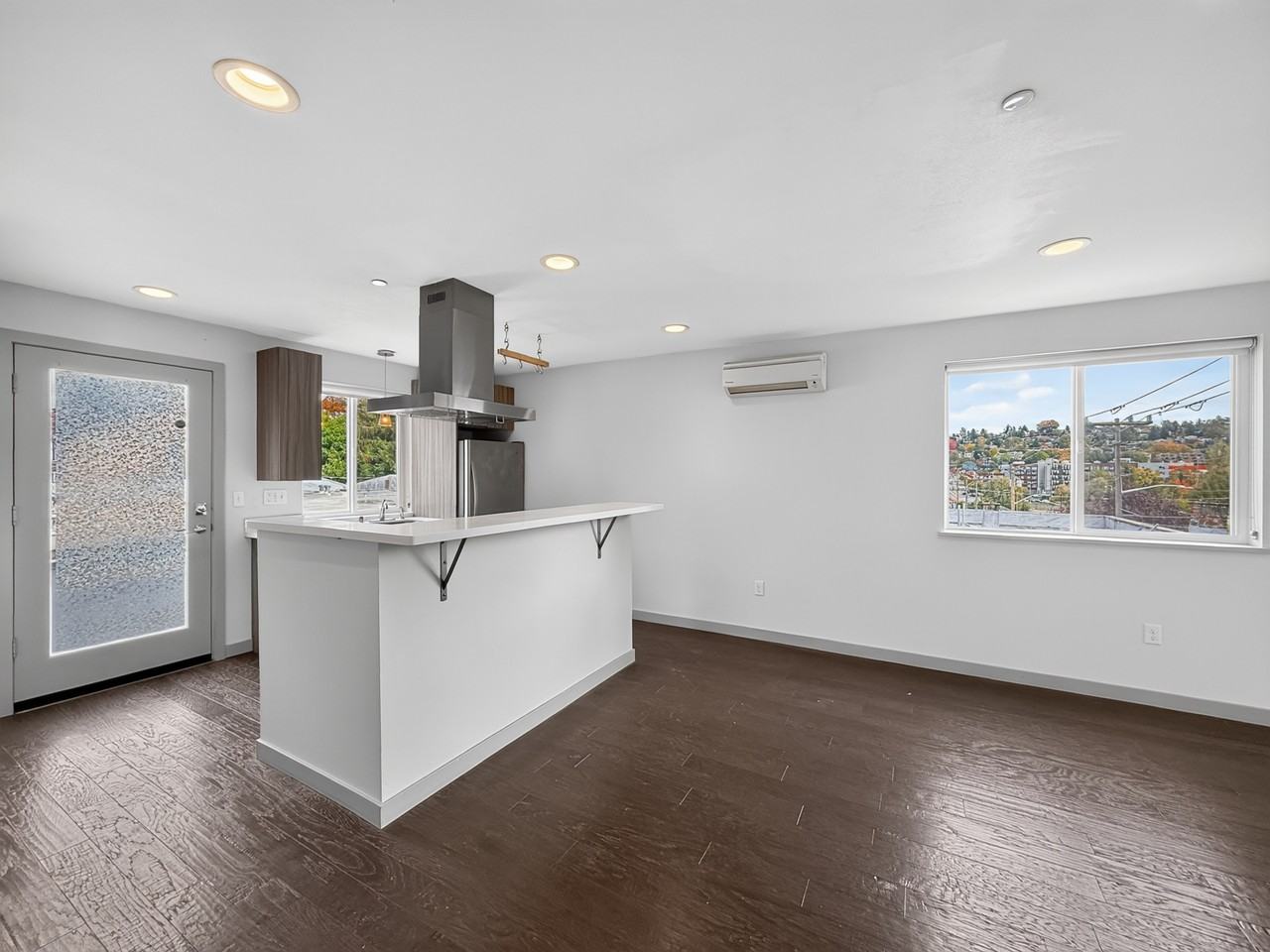 2110 W Dravus St, Seattle - Photo 6 of 18