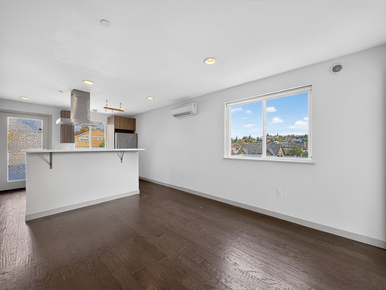 2110 W Dravus St, Seattle - Photo 7 of 18