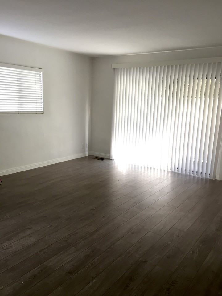003 - 2608 - 2616 N. Beachwood Dr. (RC) - Photo 5 of 14