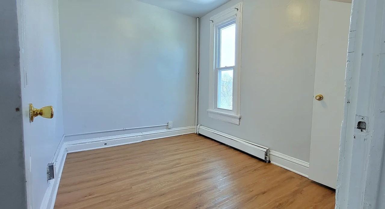 81 Washington Street - Photo 3 of 6