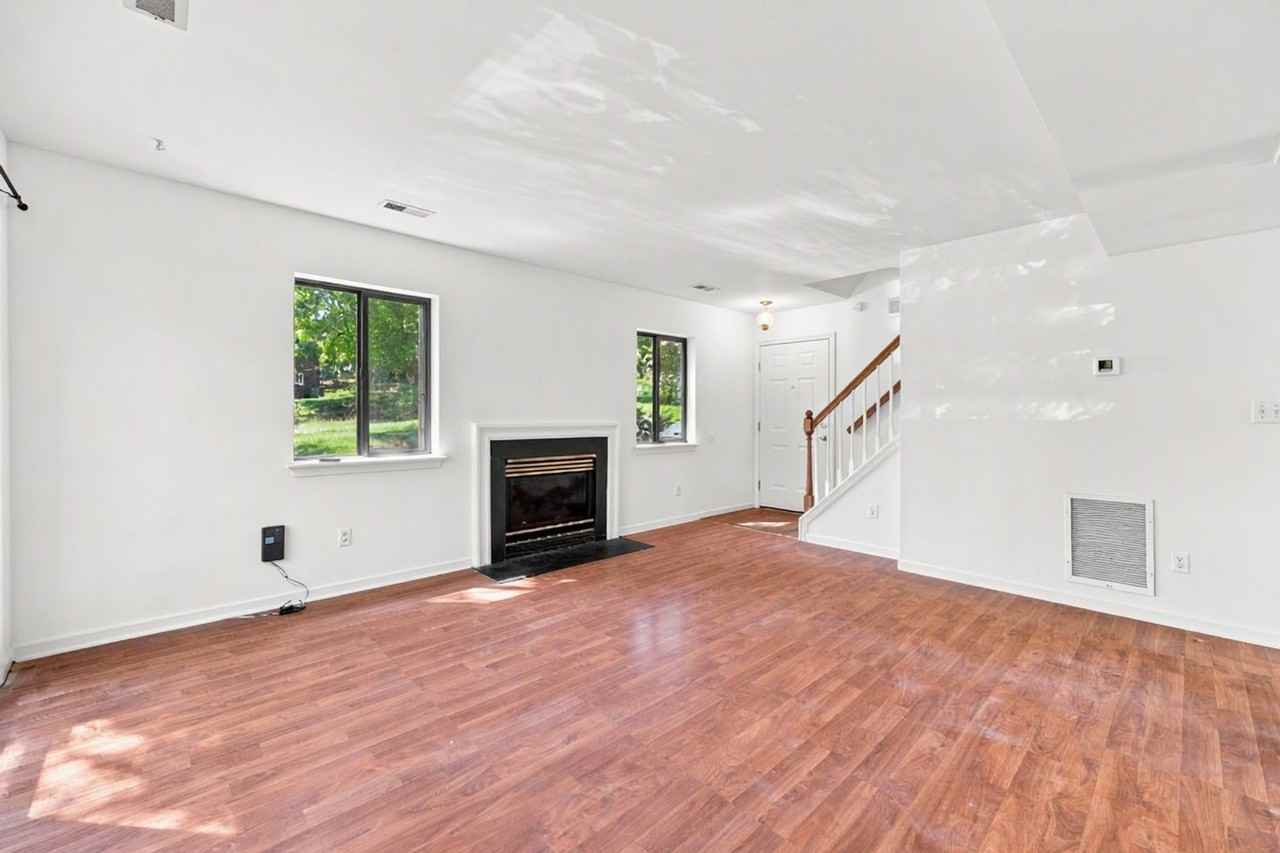 322 Whispering Oaks Dr - Photo 2 of 36