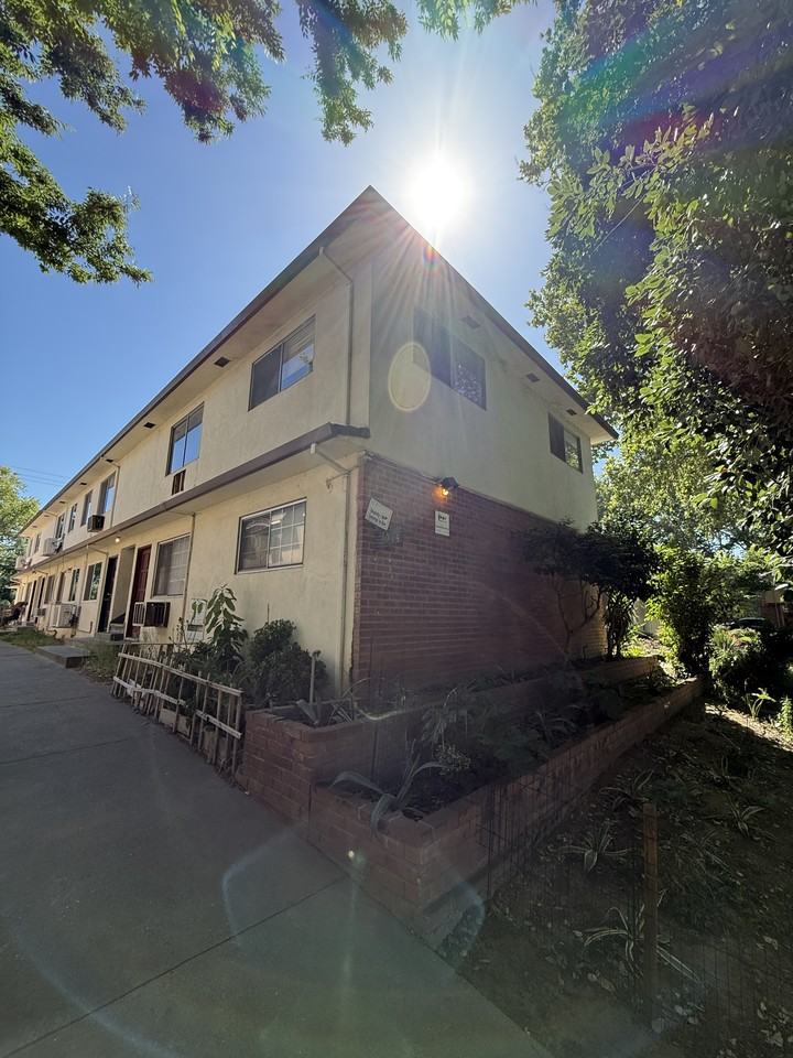 1514 V Street - Photo 7 of 8