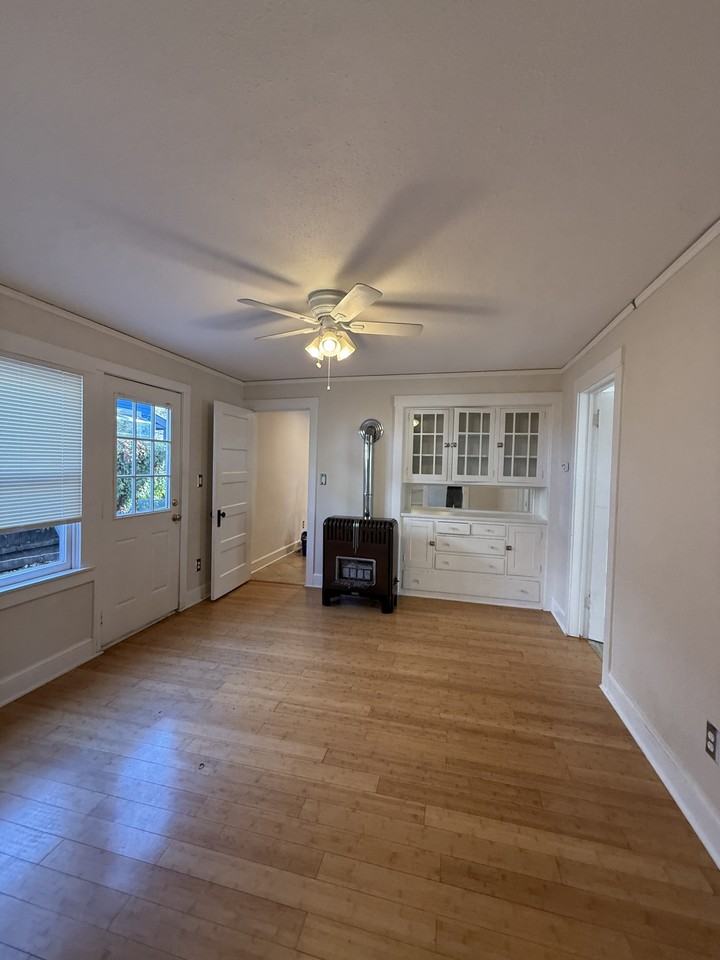 3034 6th Avenue - Photo 3 of 10