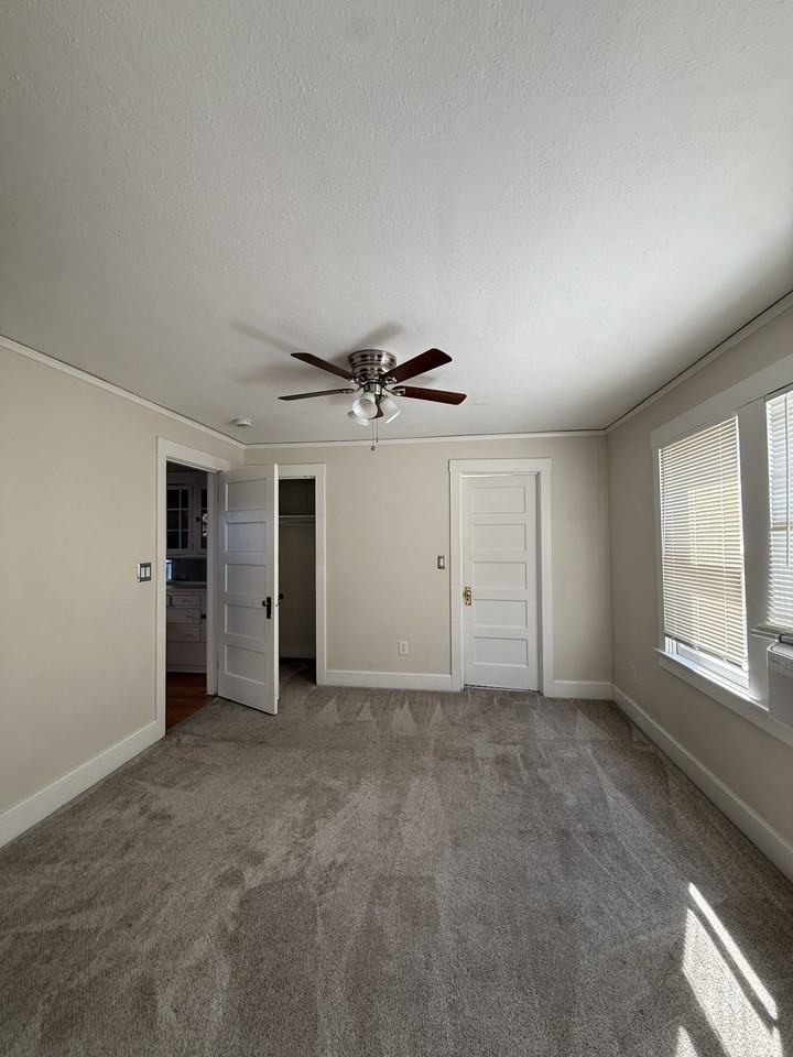 3034 6th Avenue - Photo 6 of 10