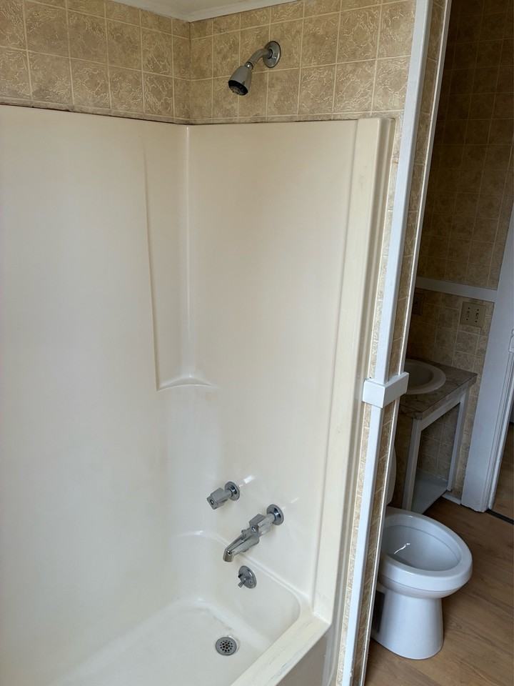 546 W 8th St - Photo 6 of 6