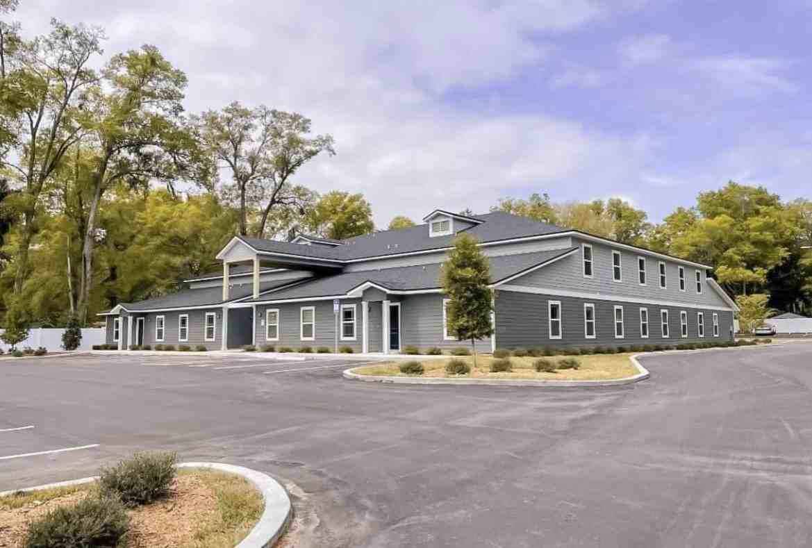 806 Oak Street - Photo 3 of 10