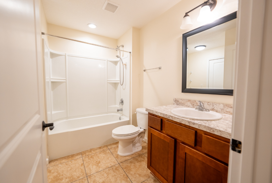 806 Oak Street - Photo 6 of 10