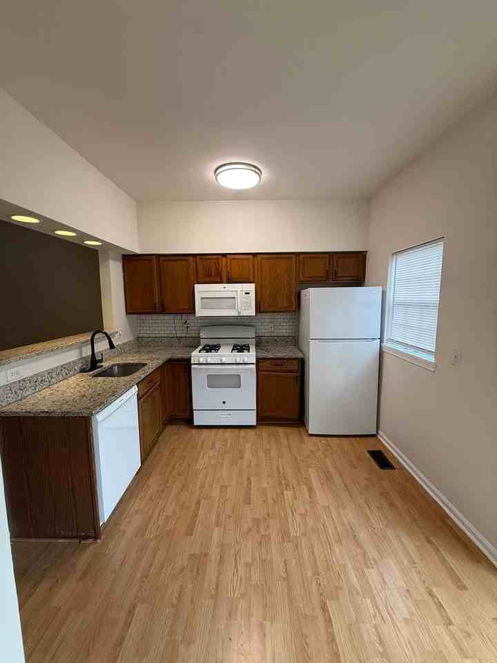 16150 Taconic Cir - Photo 7 of 16