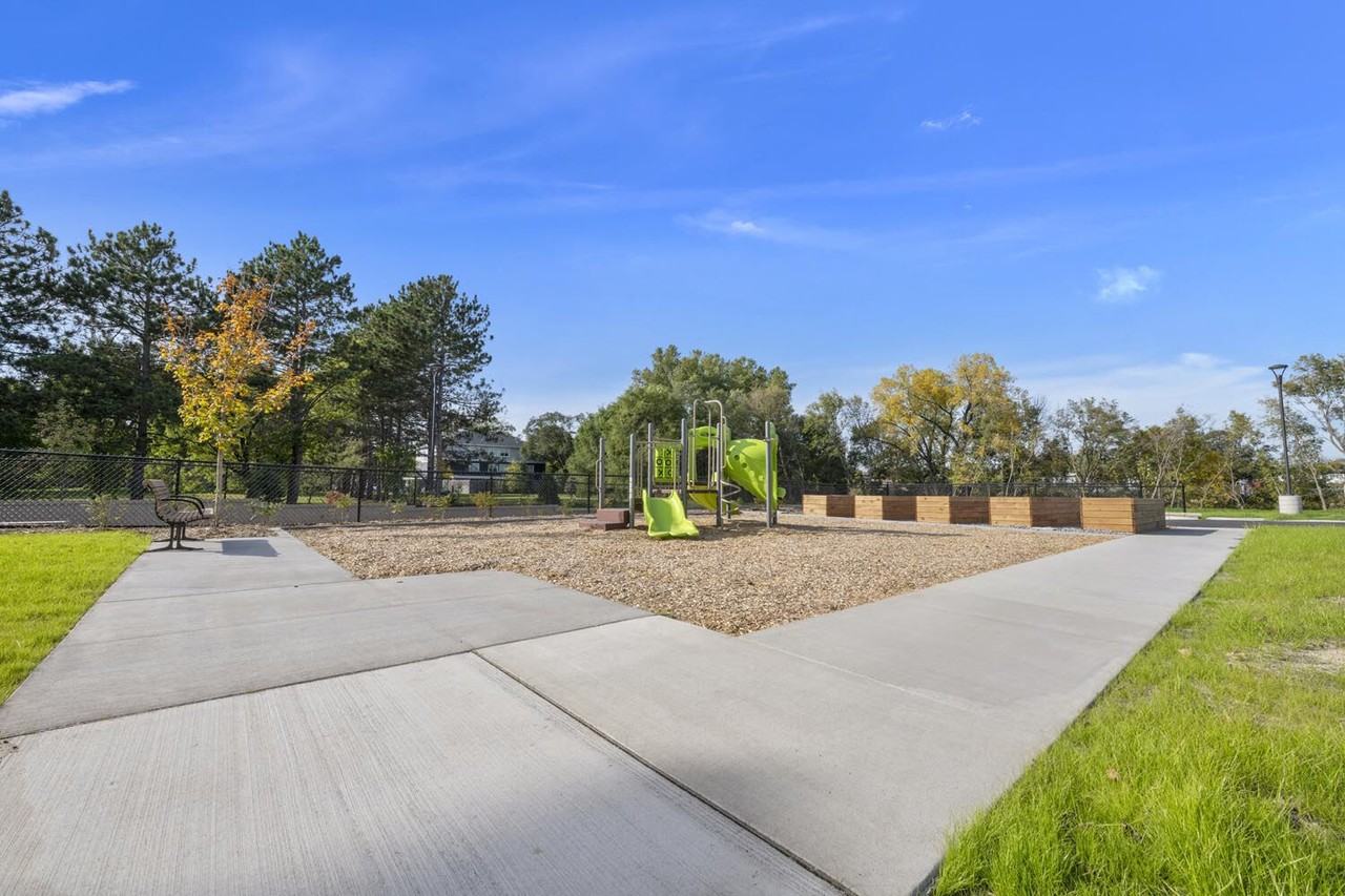Sandgrass Pointe - Photo 5 of 16