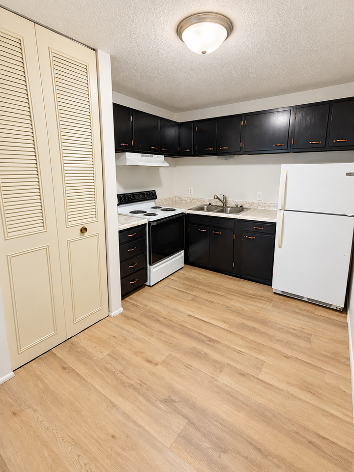Imperial Apartments - Photo 4 of 11