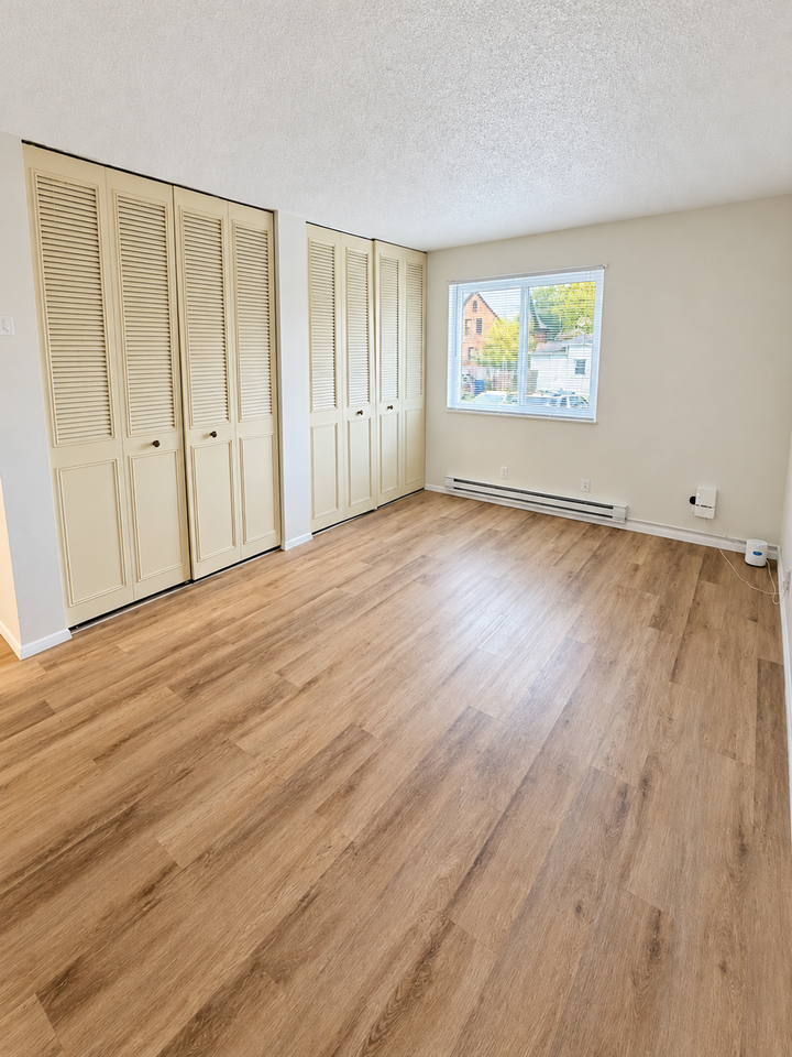 Imperial Apartments - Photo 7 of 11