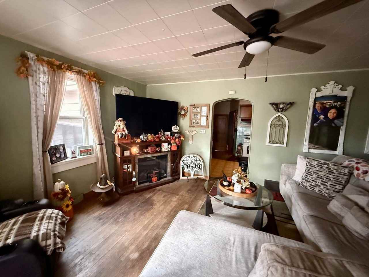 604 N Genesee St - Photo 3 of 8