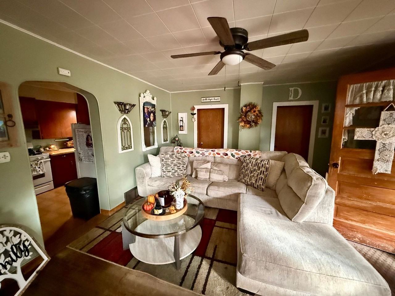 604 N Genesee St - Photo 4 of 8