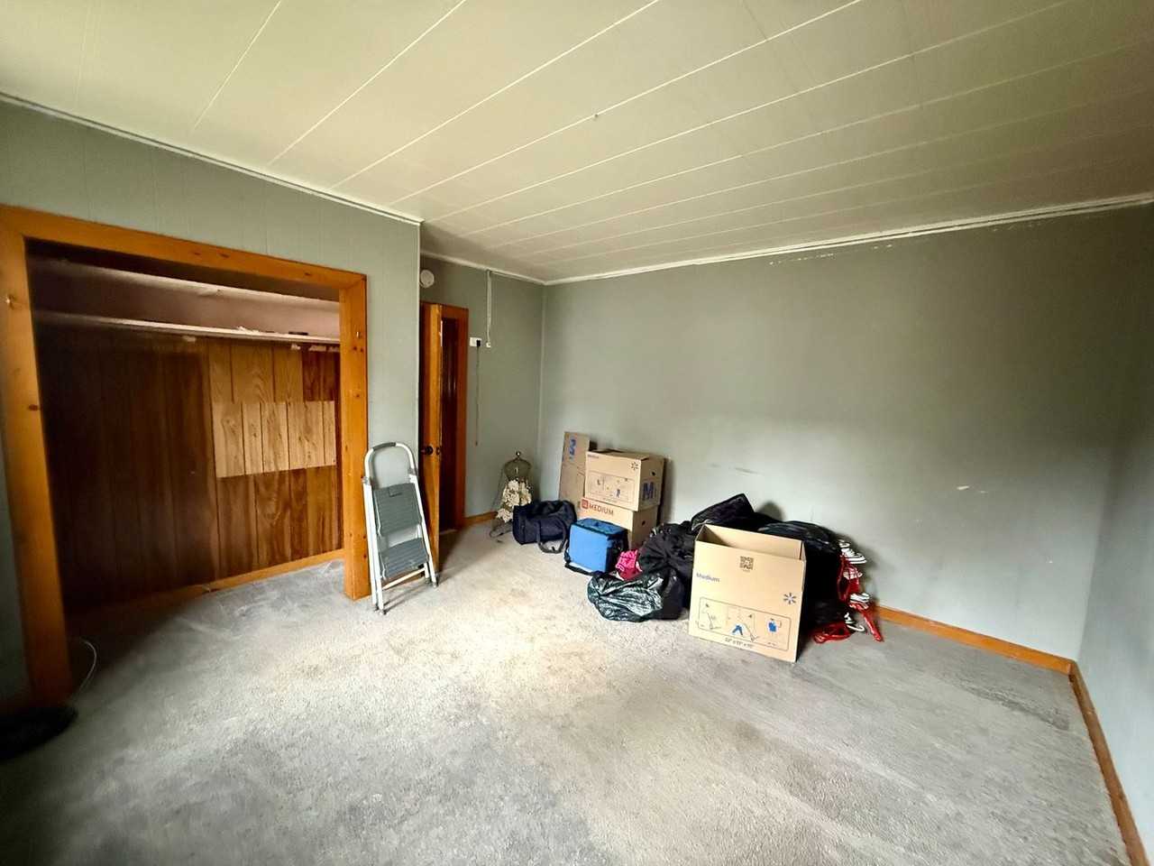604 N Genesee St - Photo 6 of 8