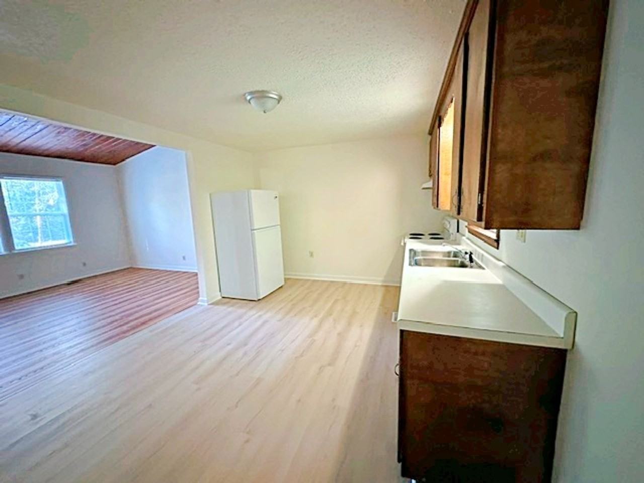 2166 Mountain View Rd - Photo 2 of 29