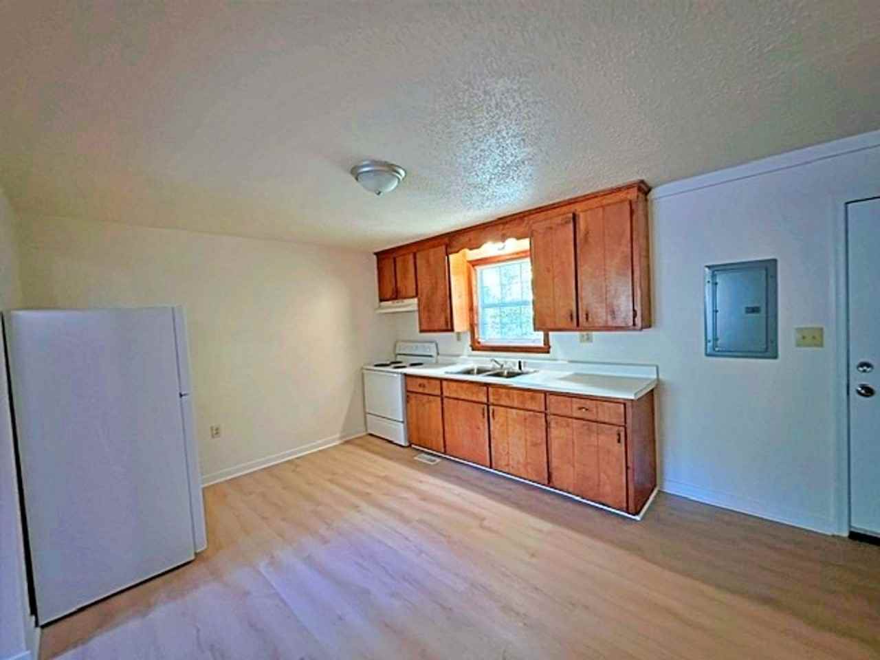 2166 Mountain View Rd - Photo 3 of 29