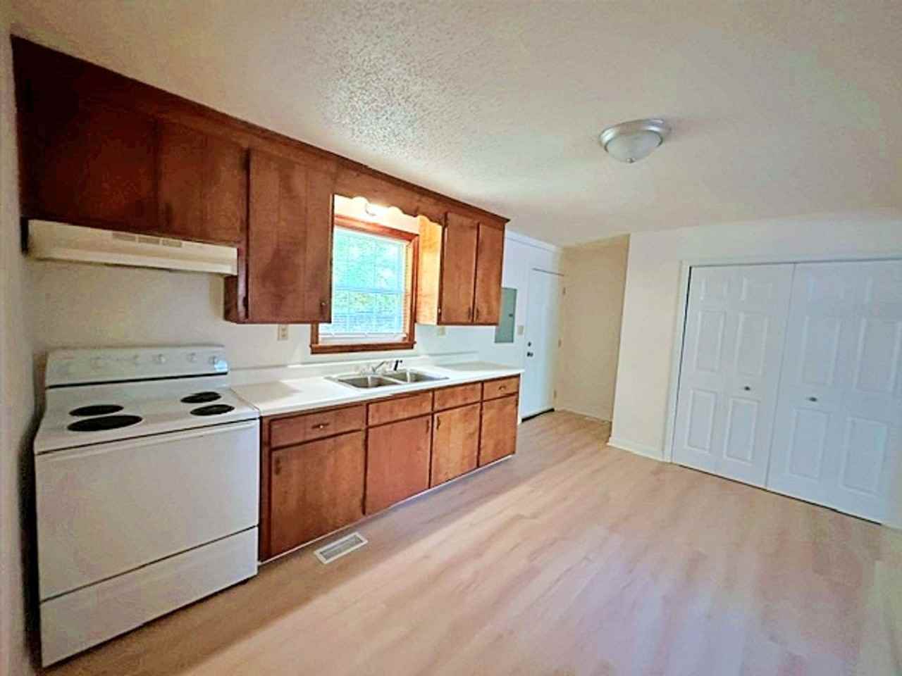 2166 Mountain View Rd - Photo 4 of 29
