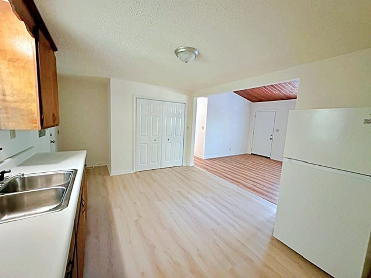 2166 Mountain View Rd - Photo 5 of 29