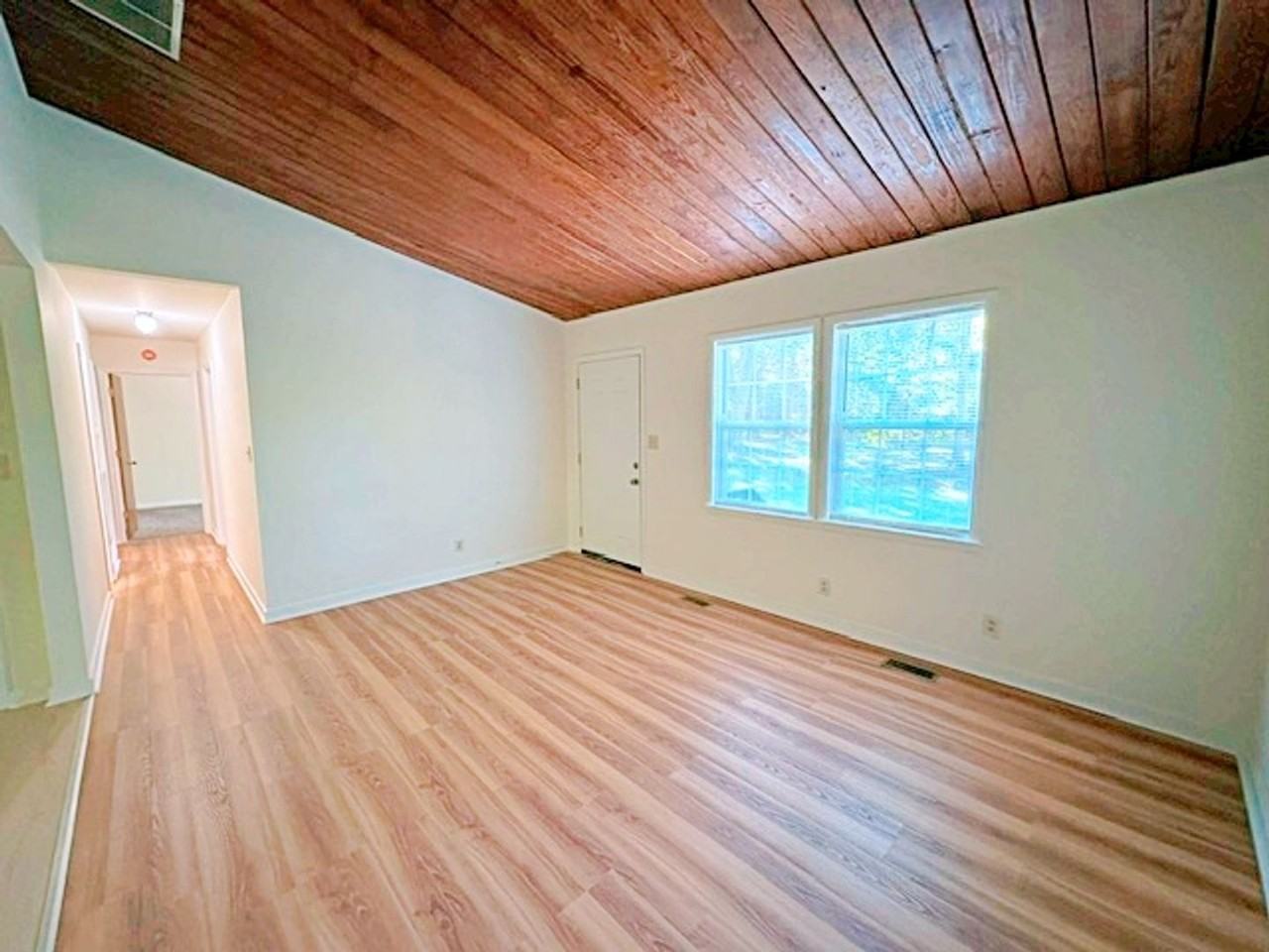 2166 Mountain View Rd - Photo 6 of 29
