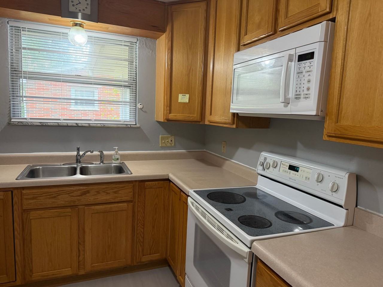 48 Beth Ann Dr - Photo 4 of 16