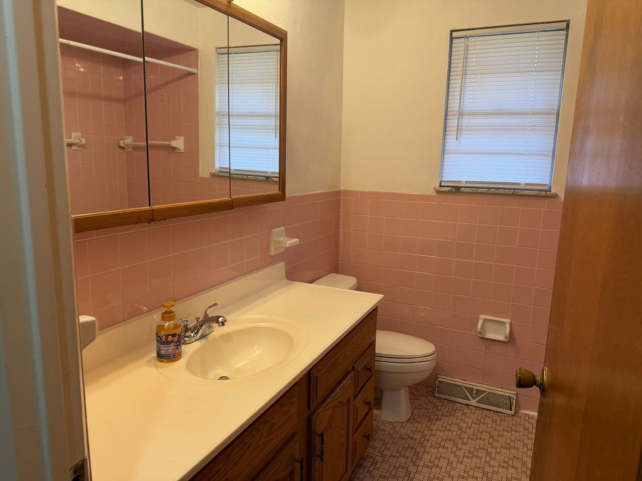 48 Beth Ann Dr - Photo 5 of 16