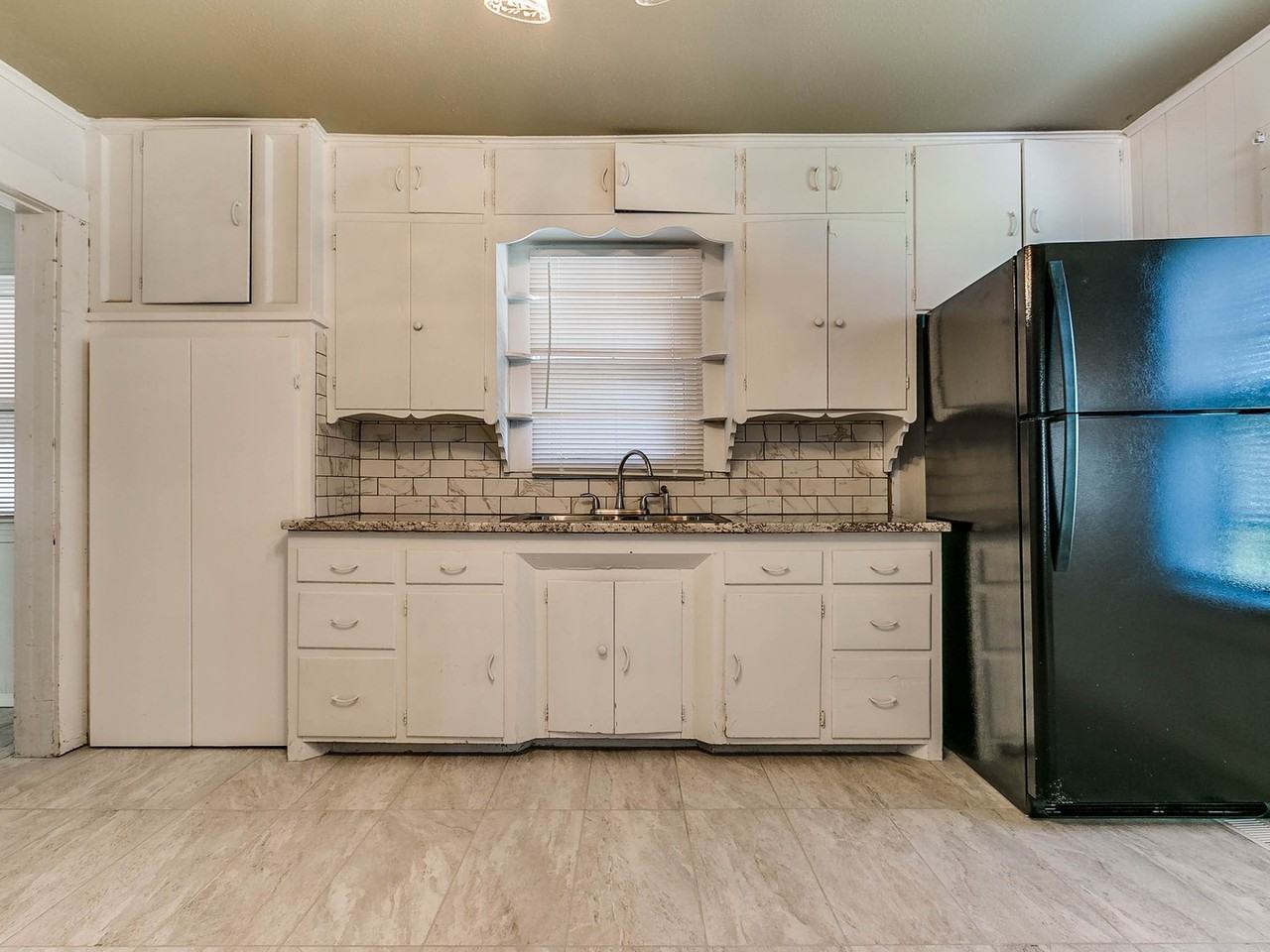 528 Se 33rd St - Photo 3 of 31