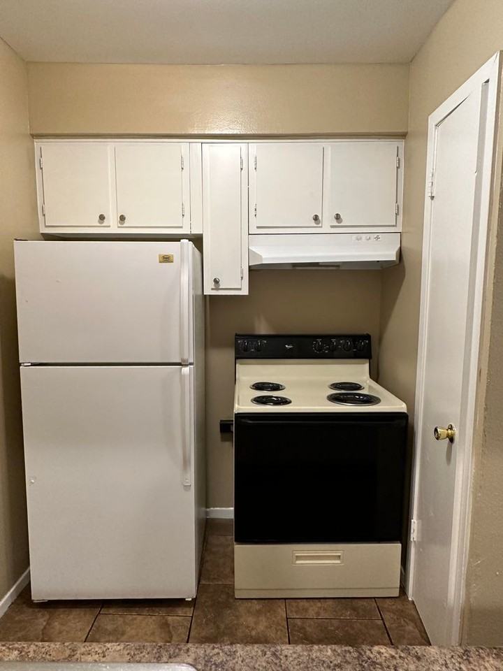 Chateau De Rion Apartments - Photo 4 of 17