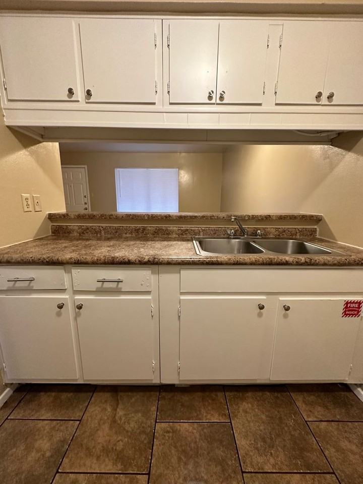 Chateau De Rion Apartments - Photo 5 of 17