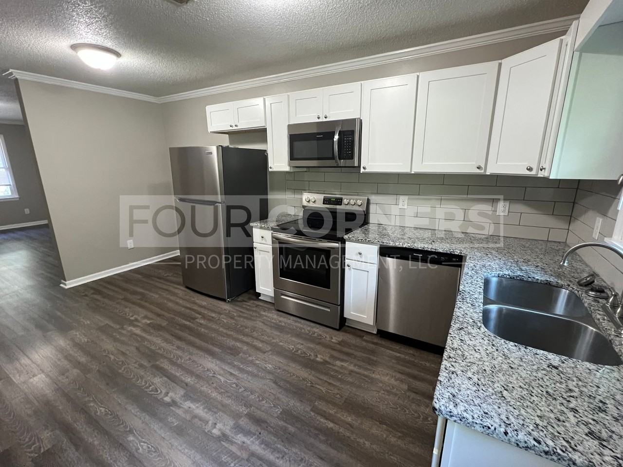 321 Temple St - Photo 4 of 7