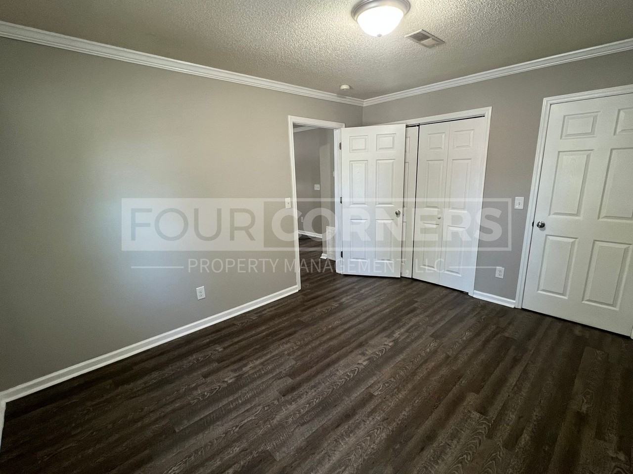 321 Temple St - Photo 5 of 7