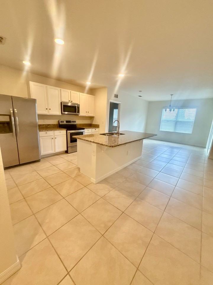 9048 Tuscan Cypress St - Photo 4 of 37
