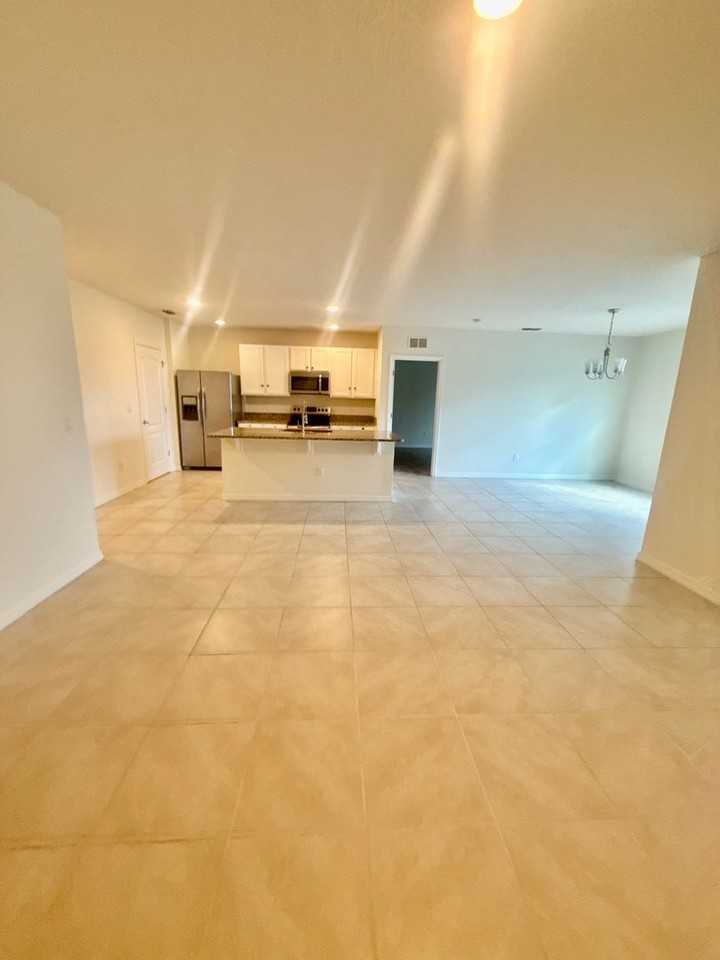 9048 Tuscan Cypress St - Photo 6 of 37