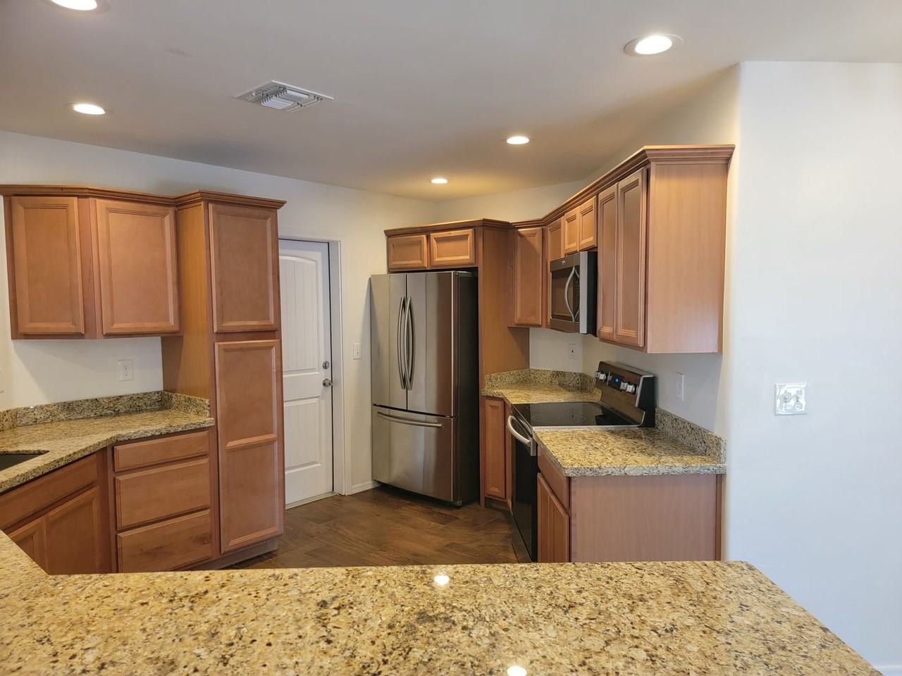 5578 S Desert Lakes Dr - Photo 3 of 12