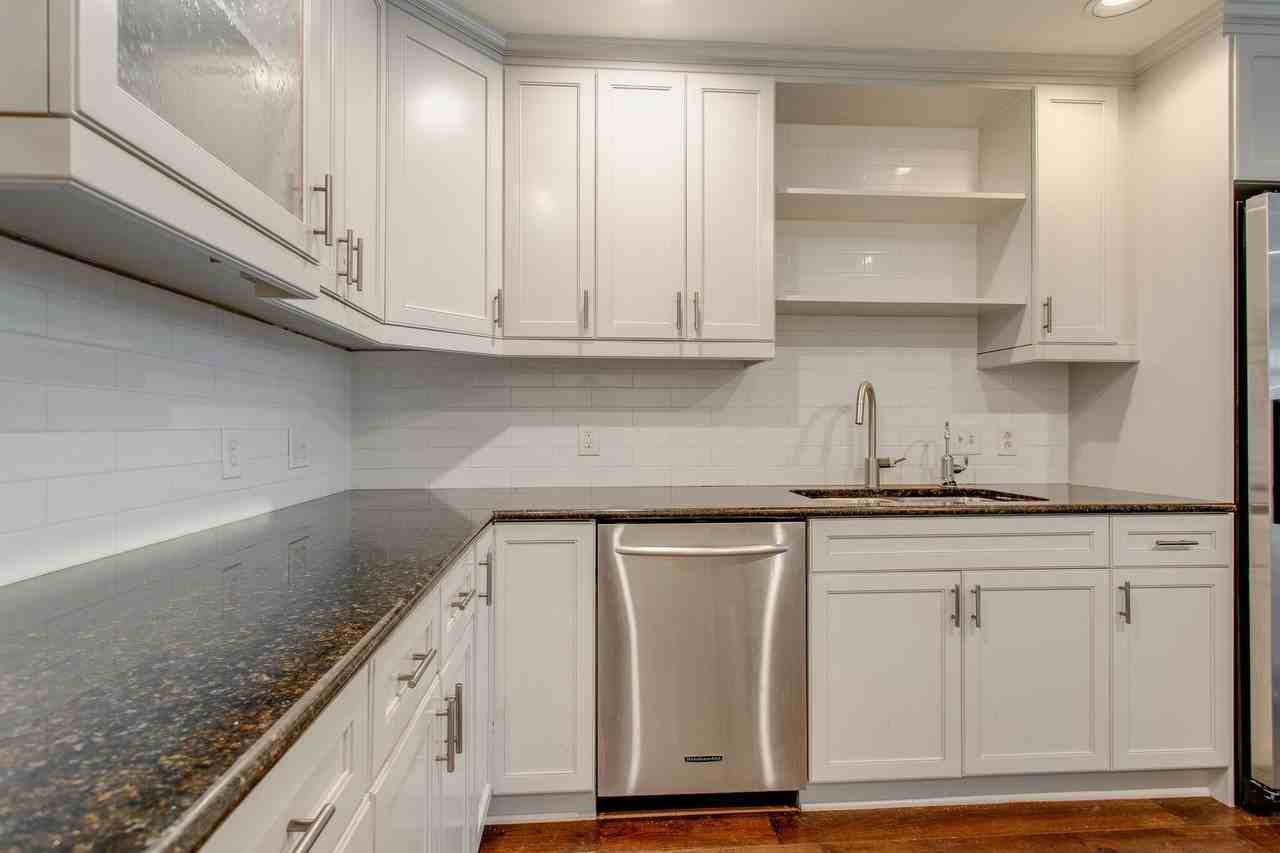 234 31st Ave N - Photo 4 of 29
