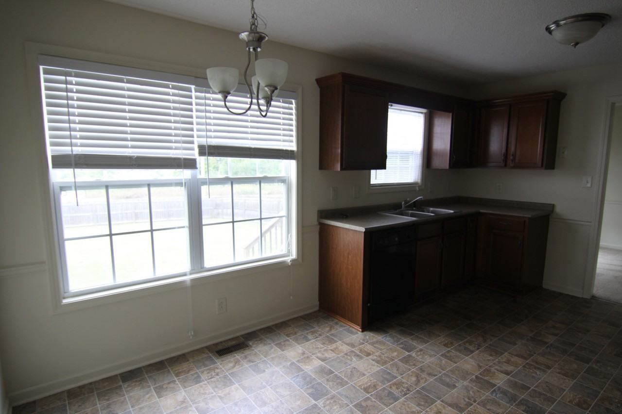 1588 Buchanon Dr - Photo 6 of 28