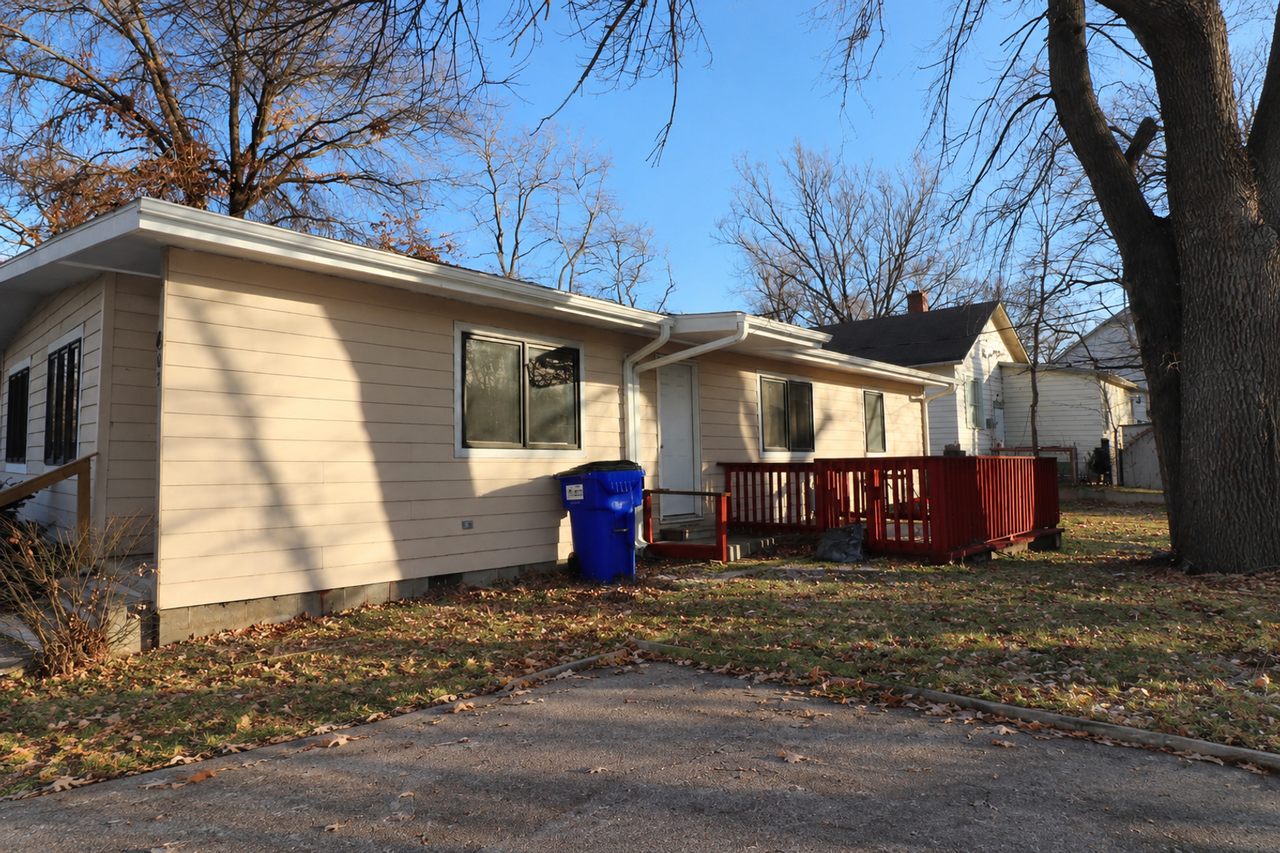 403 W 4th St - Photo 2 of 19