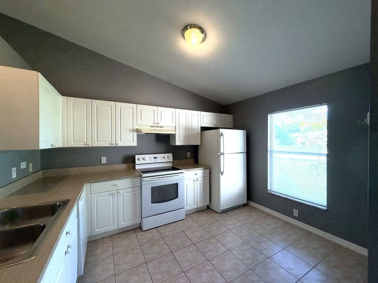 513 Ne 24th Ave - Photo 3 of 18