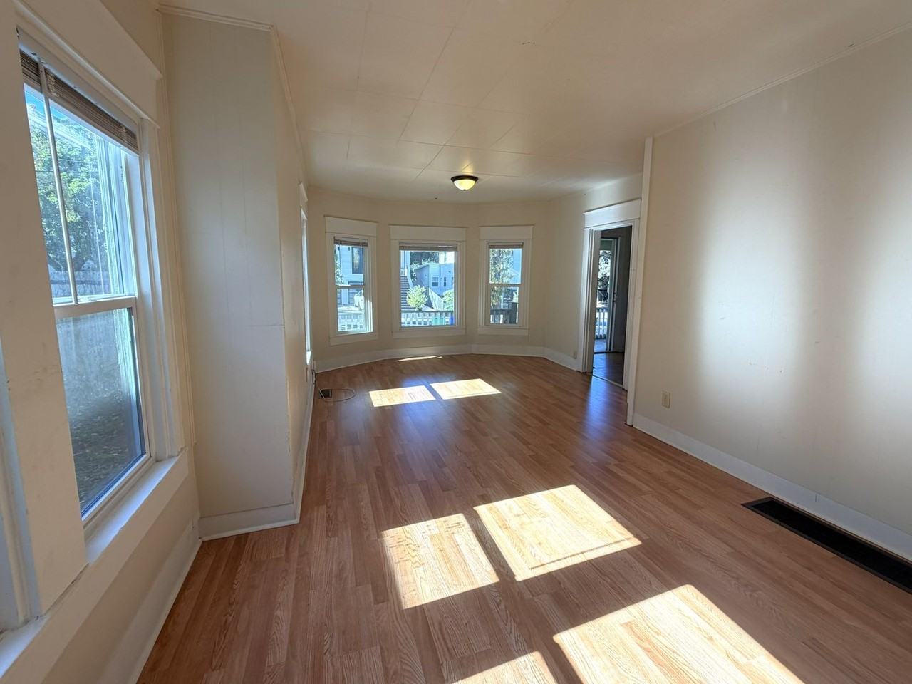 5266 Ne 15th Ave - Photo 4 of 12