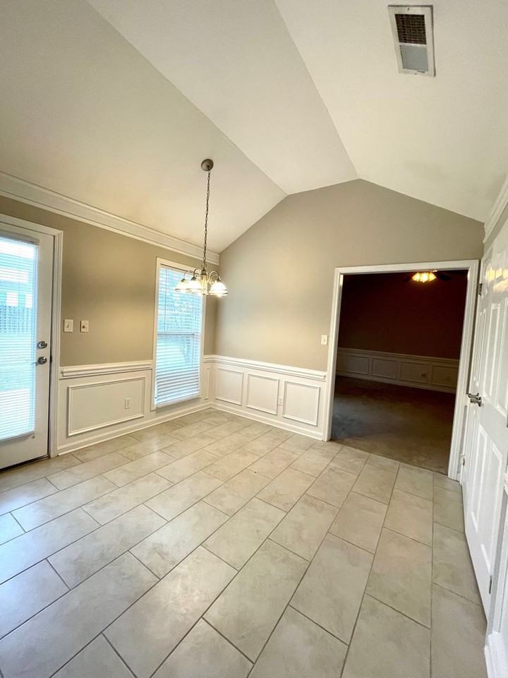127 Romie Dr - Photo 3 of 20