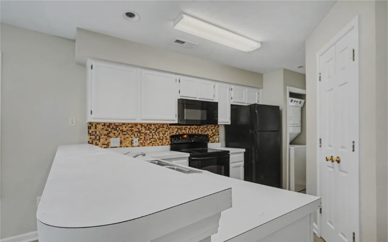 537 White River Dr #17I - Photo 2 of 5