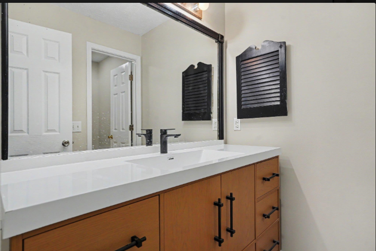 537 White River Dr #17I - Photo 4 of 5