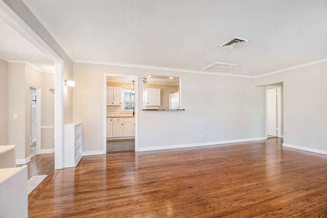 6043 Fontana St - Photo 5 of 22