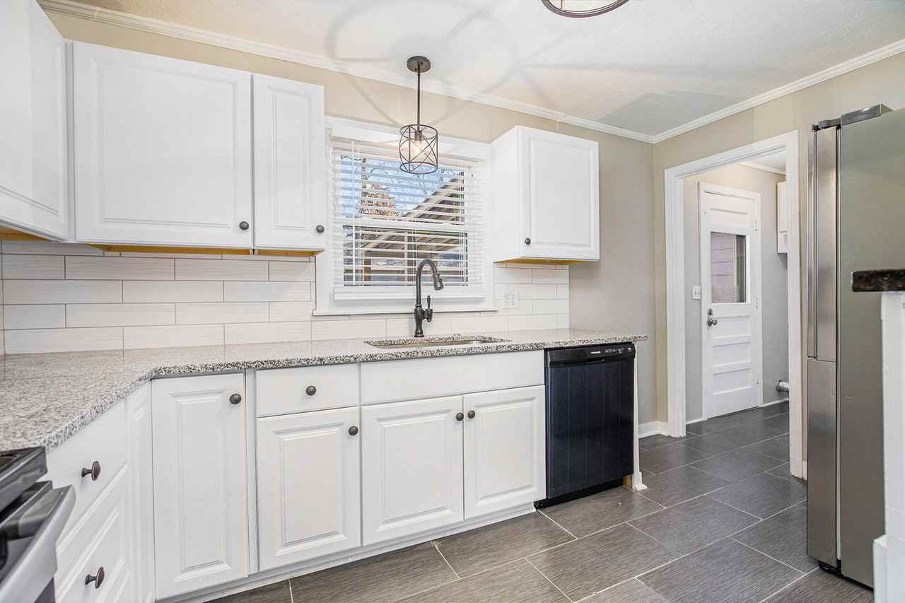 6043 Fontana St - Photo 6 of 22