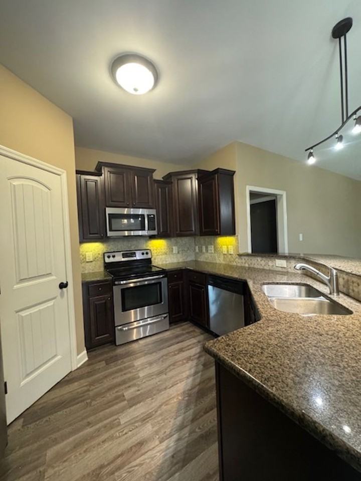 107 E Lake Dr - Photo 7 of 19