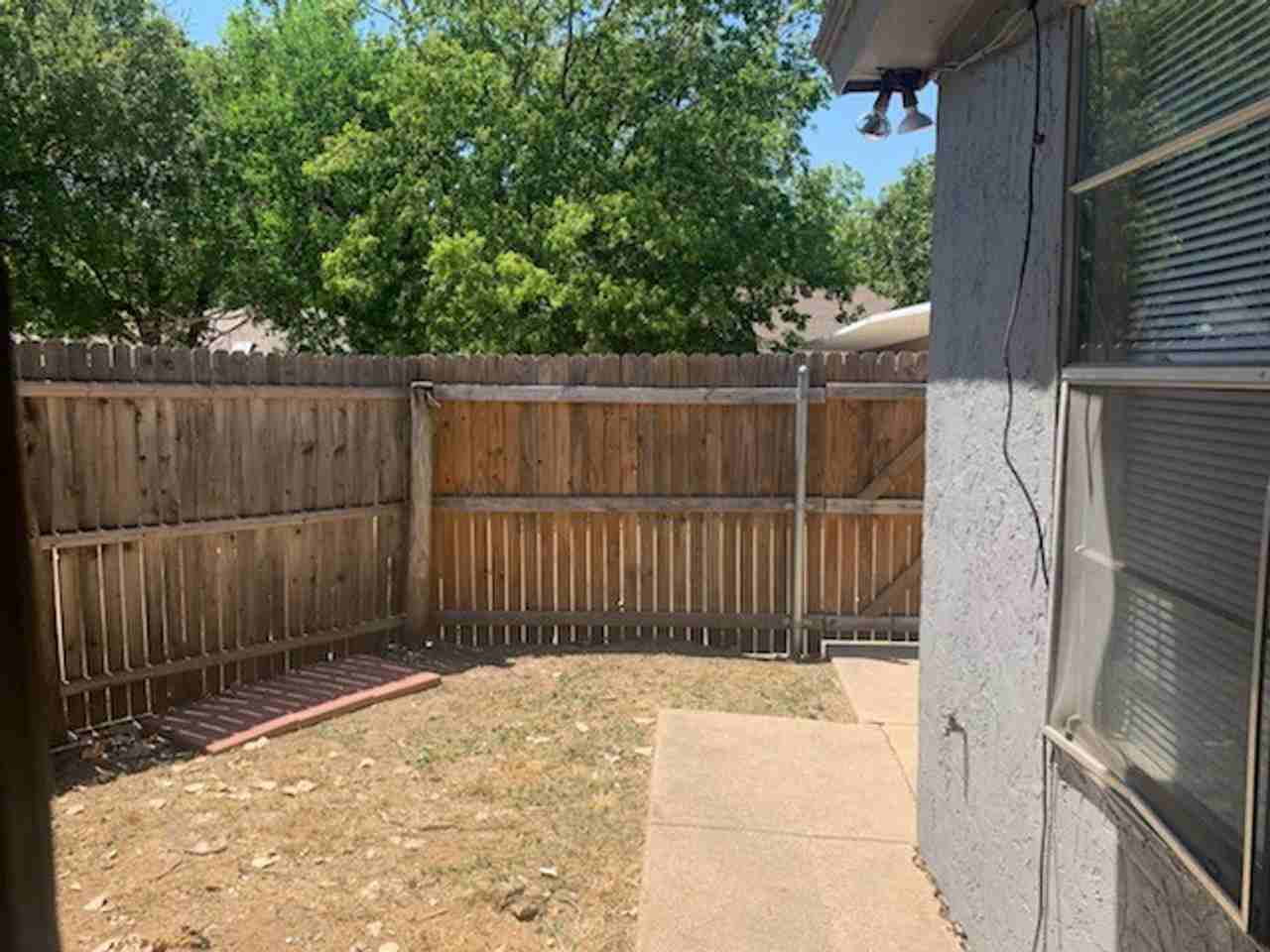 2734 Parkchester Dr - Photo 2 of 18